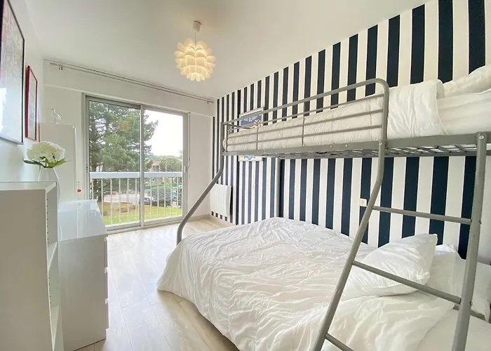 2 Pieces Avec Terrasse, Garage, Et Ascenseur, Jusqu'a 4 Couchages - Centre - Fr-1-245-124